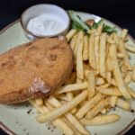 1. 120g Vyprážaný syr, 150g hranolky, 50g domáca tatárska (1,3,7,10)